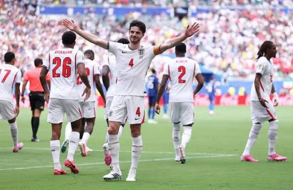 Inglaterra goleo a Francia
