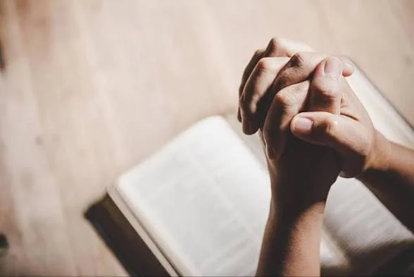 Acercarse a Dios . Rezar . Orar
