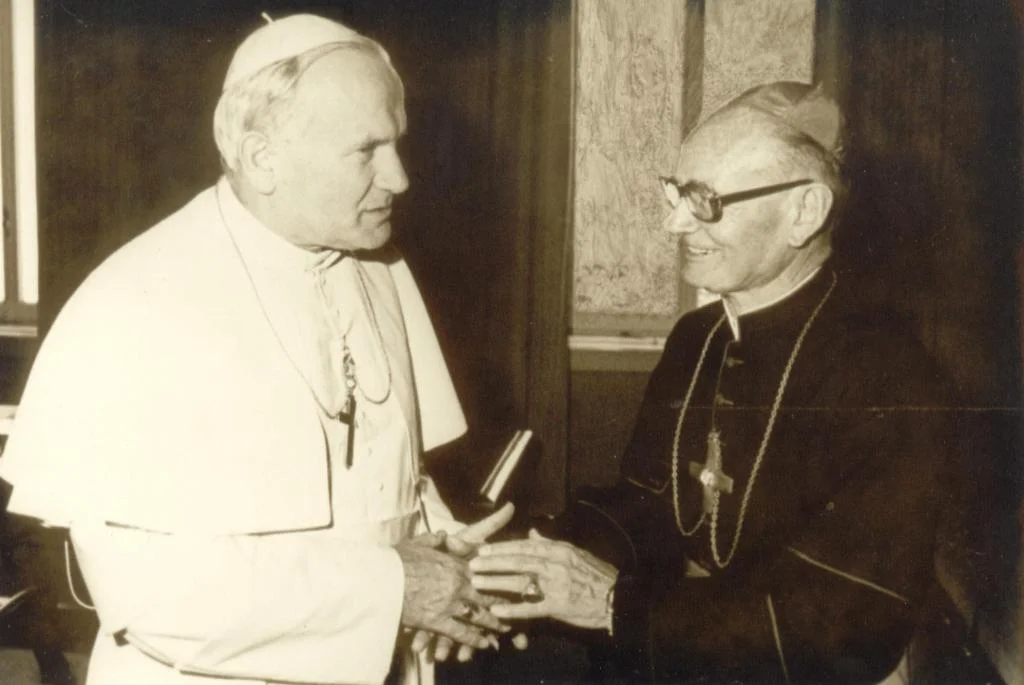 Mons._Kemerer_con_San_JUAN_PABLO_II