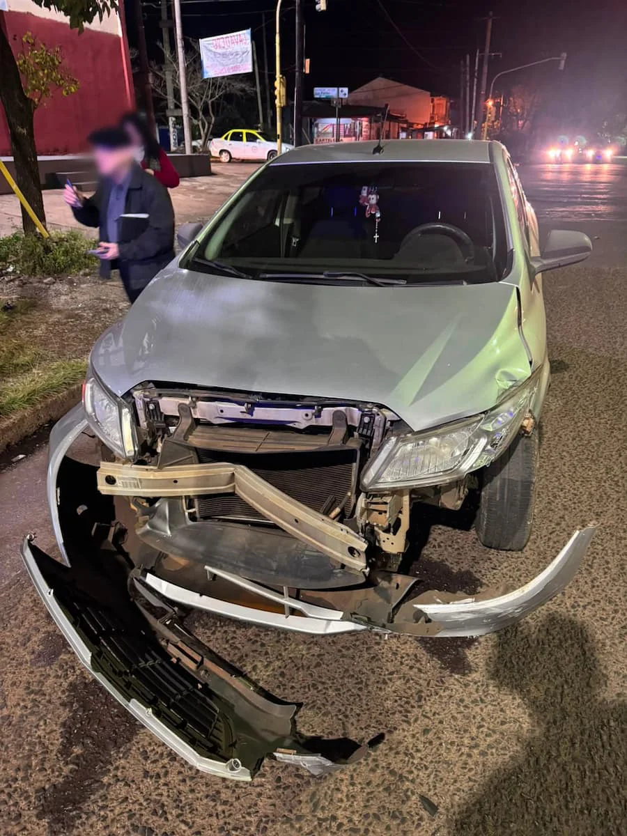 Ambulancia con auto. Choque en Posadas 