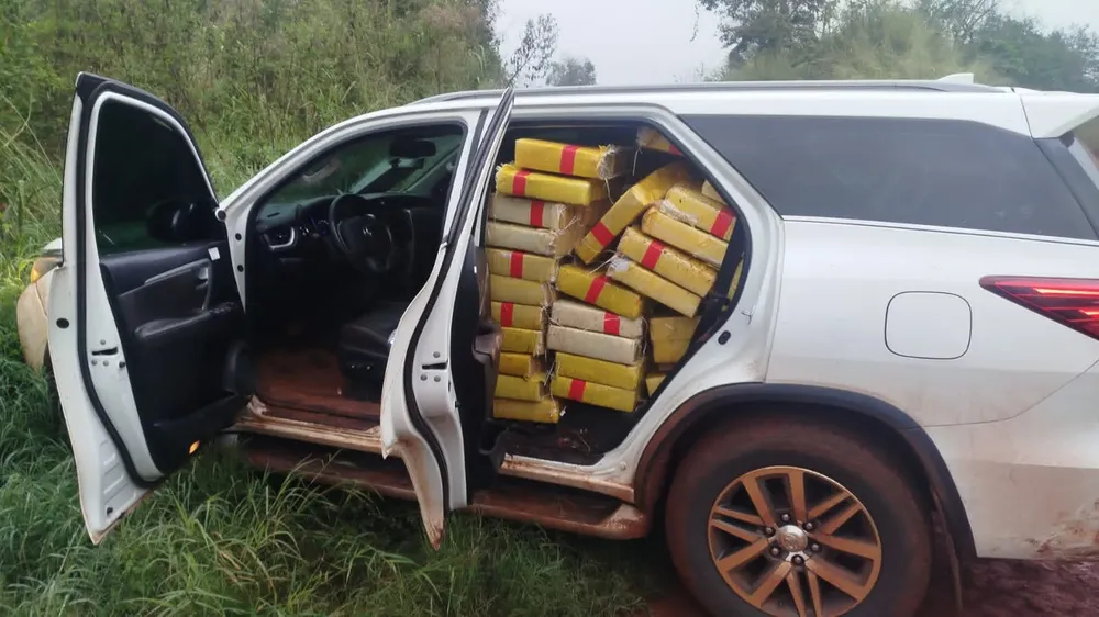 misiones-_912_kilos-_vehiculo_robado-05