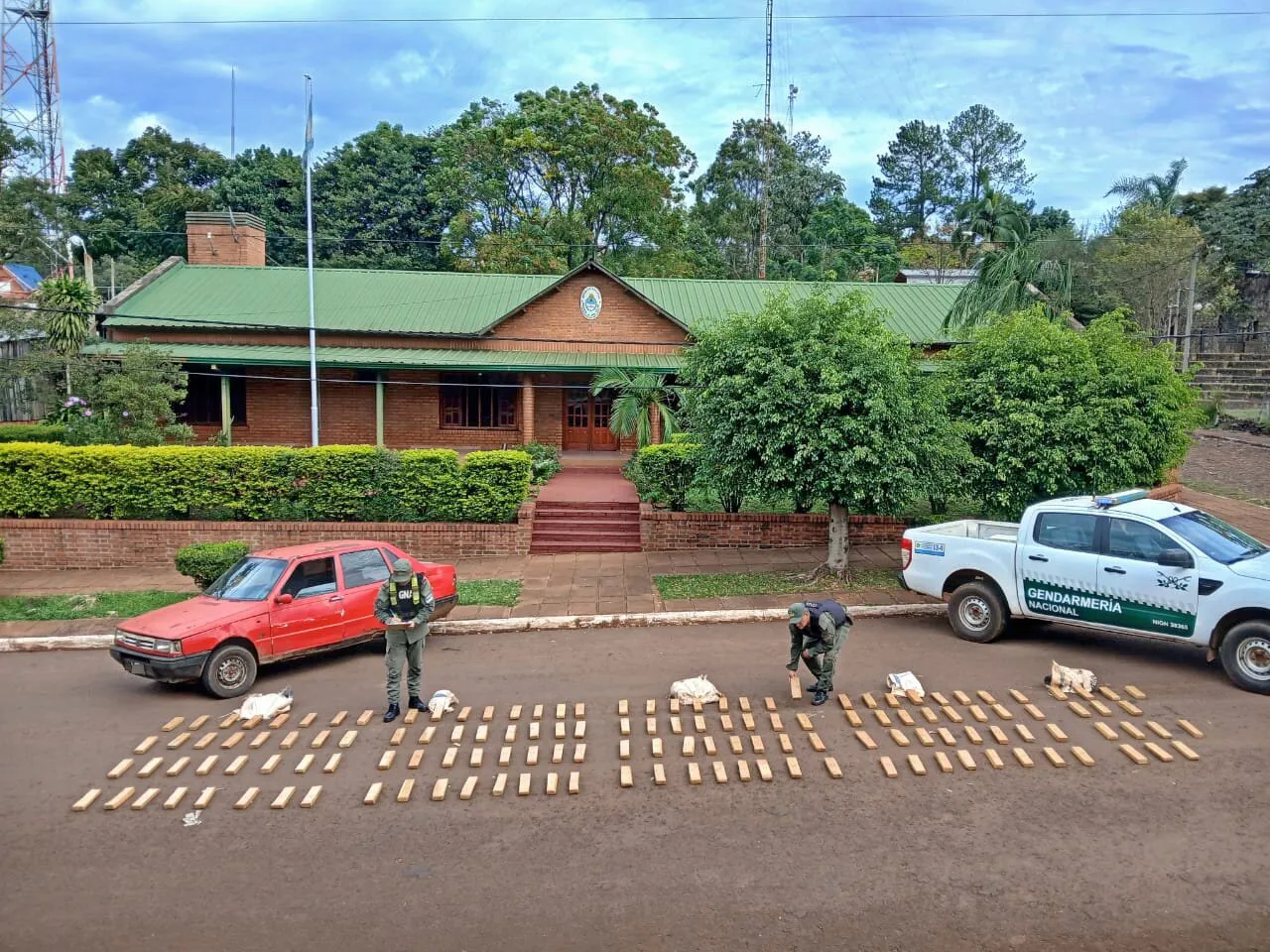 mas_de_148_kilos_de_marihuana_abandonados_en_un_vehiculo_2