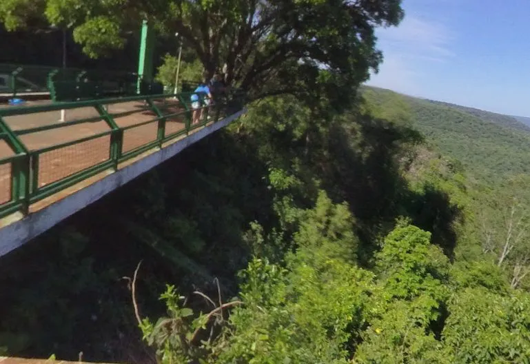 Investigan-la-muerte-de-una-mujer-que-se-habria-arrojado-desde-un-mirador-en-Aristobulo-del-Valle