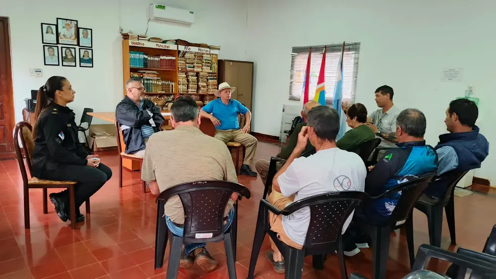 José Alvez reunido con productores ganaderos de la Isla