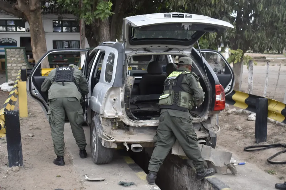 encontraron_46_kilos_de_cocaina_en_el_paragolpes_y_guardabarros_de_un_vehiculo_3