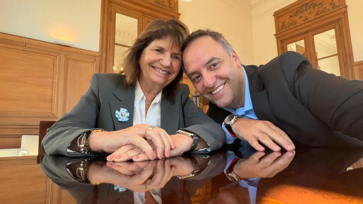 bullrich-y-adorni