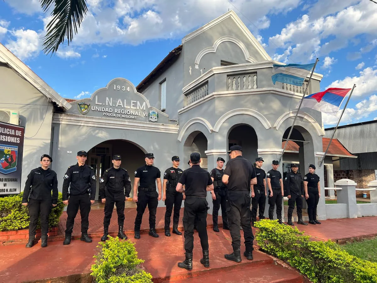 Policías Unidad Regional Vl