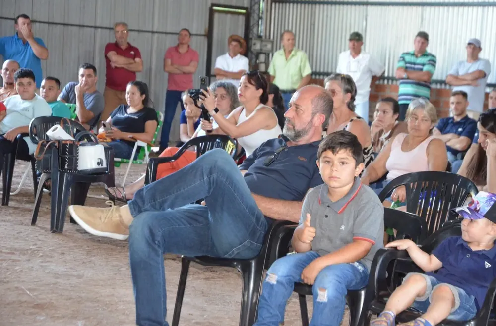 Gran-participacion-de-familias-productoras-en-asamblea-de-la-asociacion-del-MAU-1536x1010