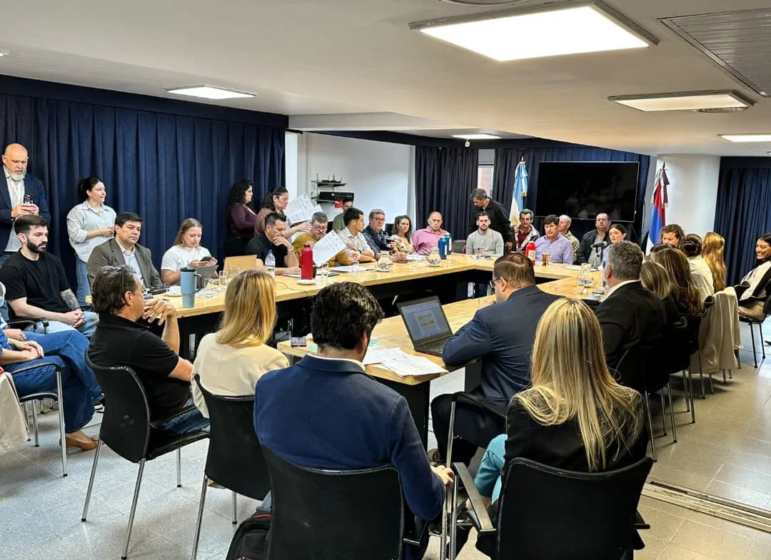 Vecinos de Colonia Paraíso en la Comisión de Asuntos Constitucionales 